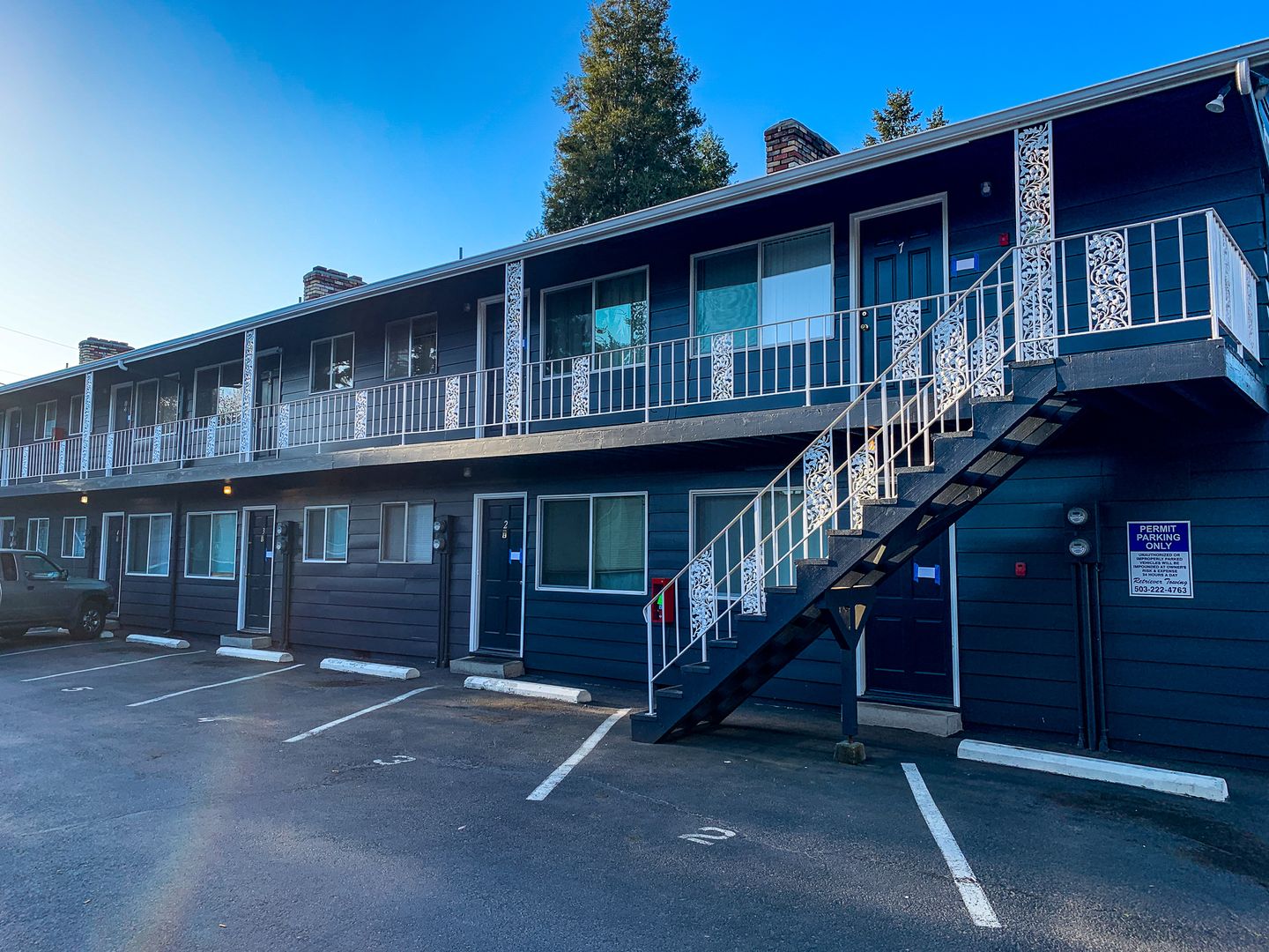 Salem Apartment: 804-808 14th St NE