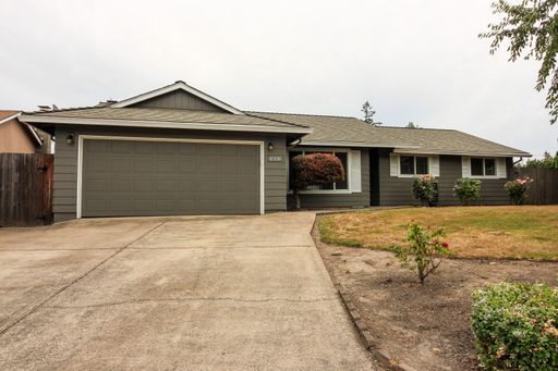 Single Story Home in SE Salem, Fenced Backyard! ~ 4998 Arrowood – photo 1