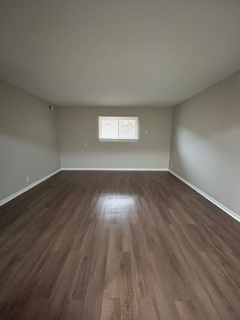 Omaha Apartment: 4730 N. 61st St.