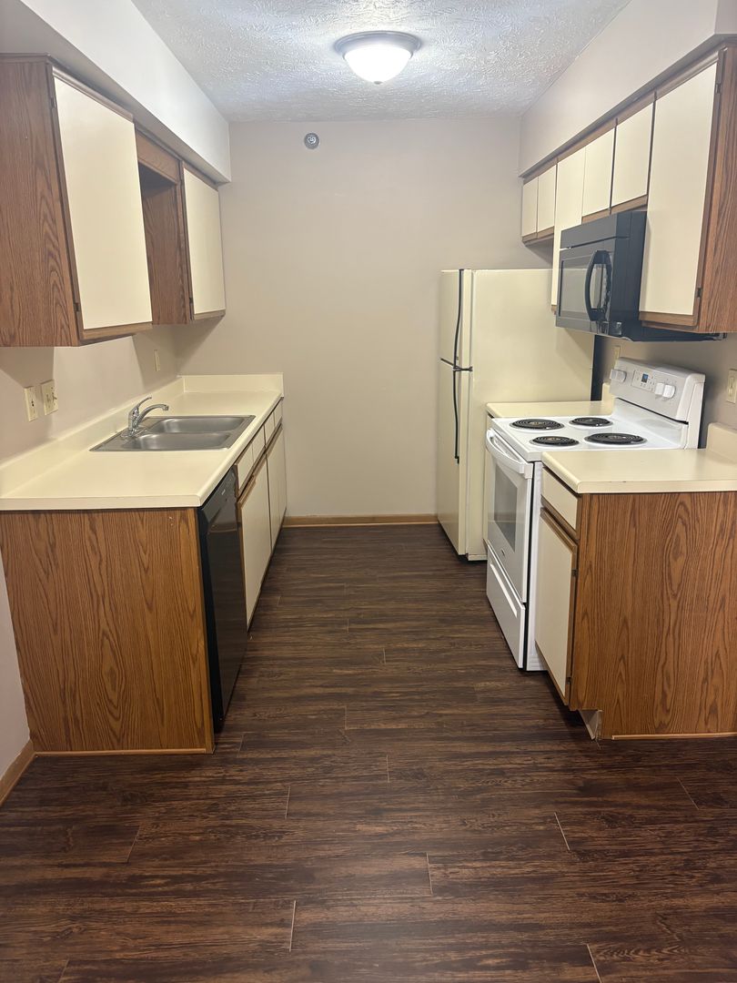 Bellevue Apartment: 4712 Virginia St.