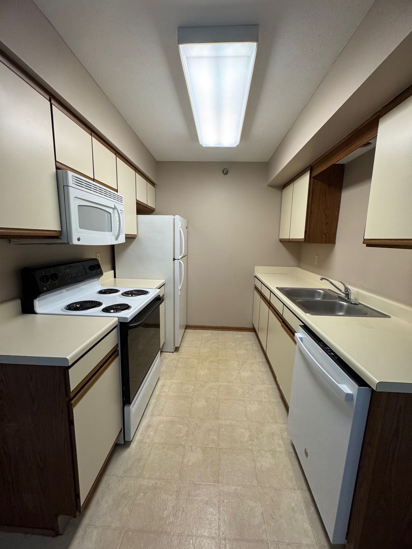 Bellevue Apartment: 4712 Virginia St.