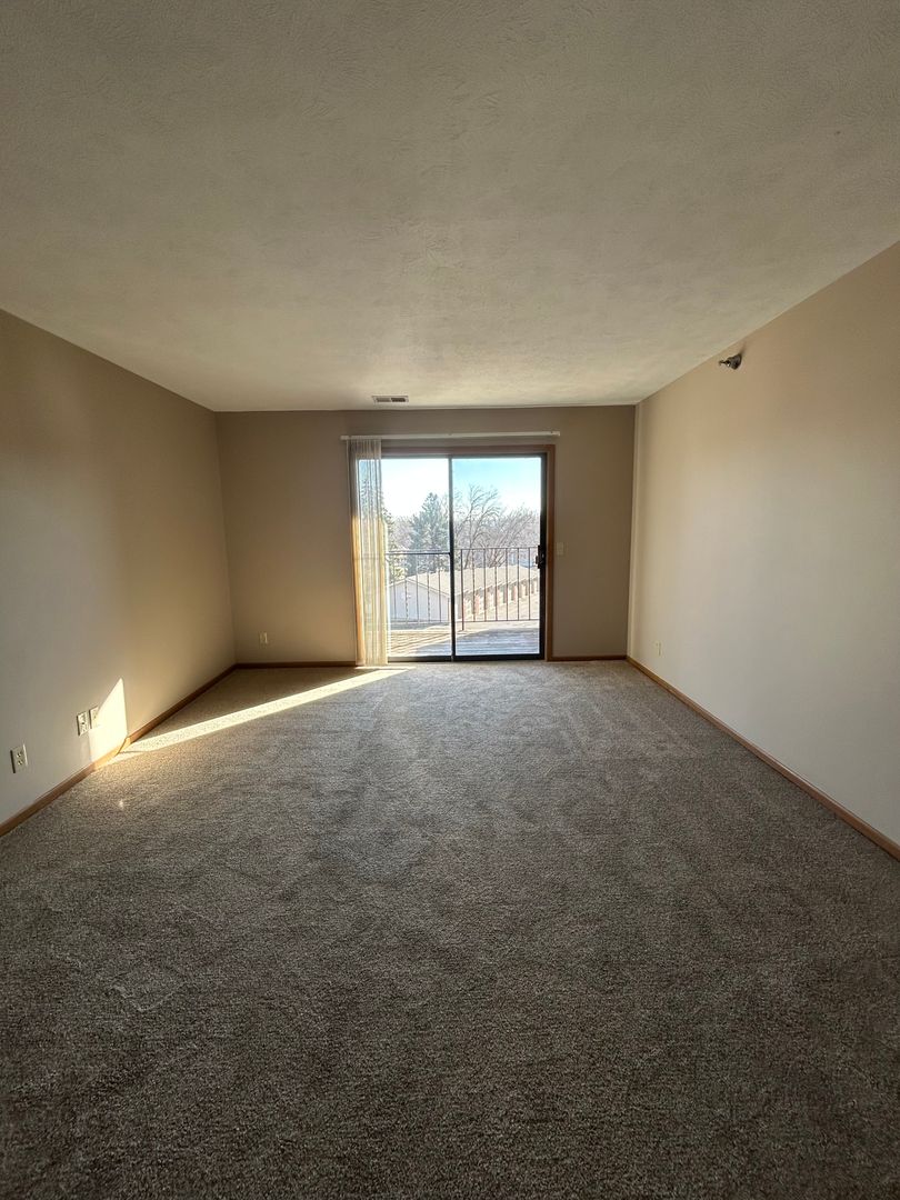 Bellevue Apartment: 4710 Virginia St.