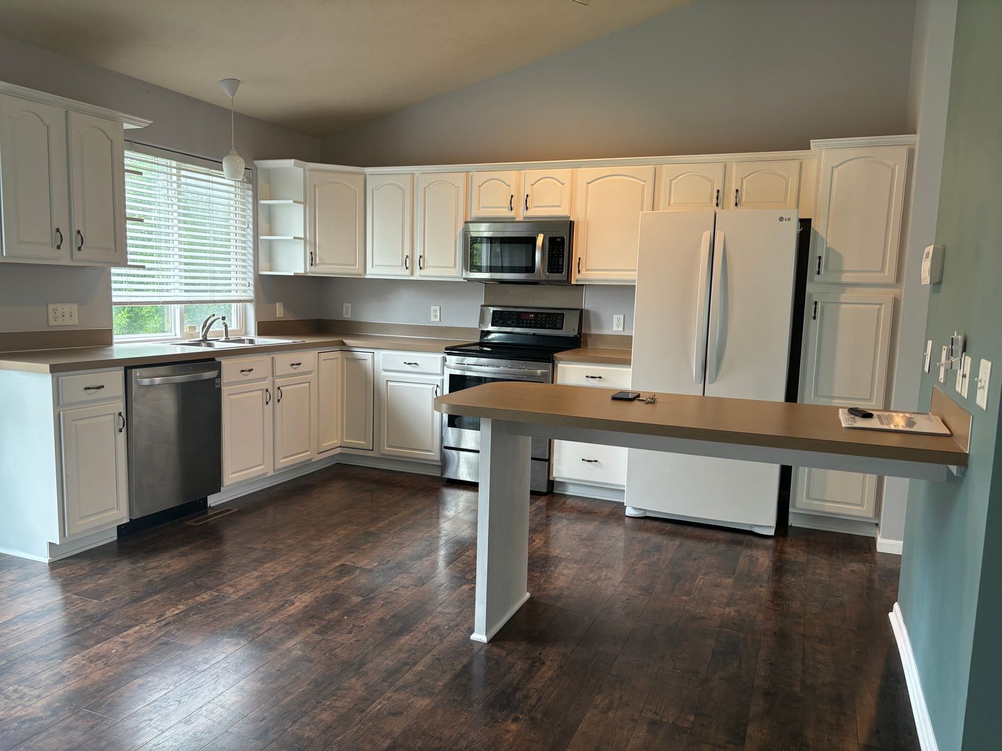 Papillion House: 817 Lake Vista Dr.