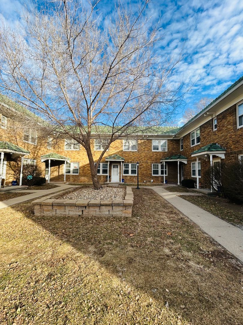 Omaha Apartment: 137 N. 33rd St.