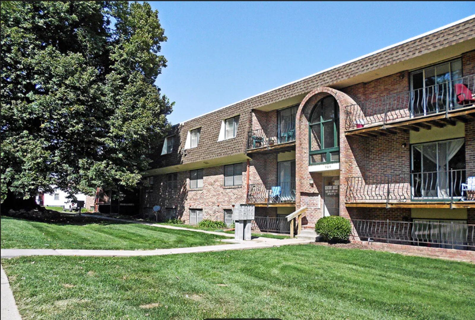 Omaha Apartment: 915 N. 48th Ave.