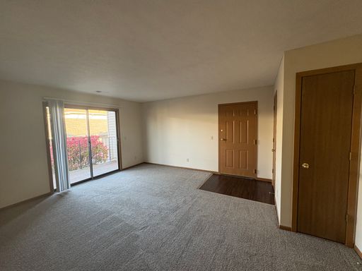 Comfortable 1 Bedroom, 1 Bathroom Apartment in Bellevue – photo 1