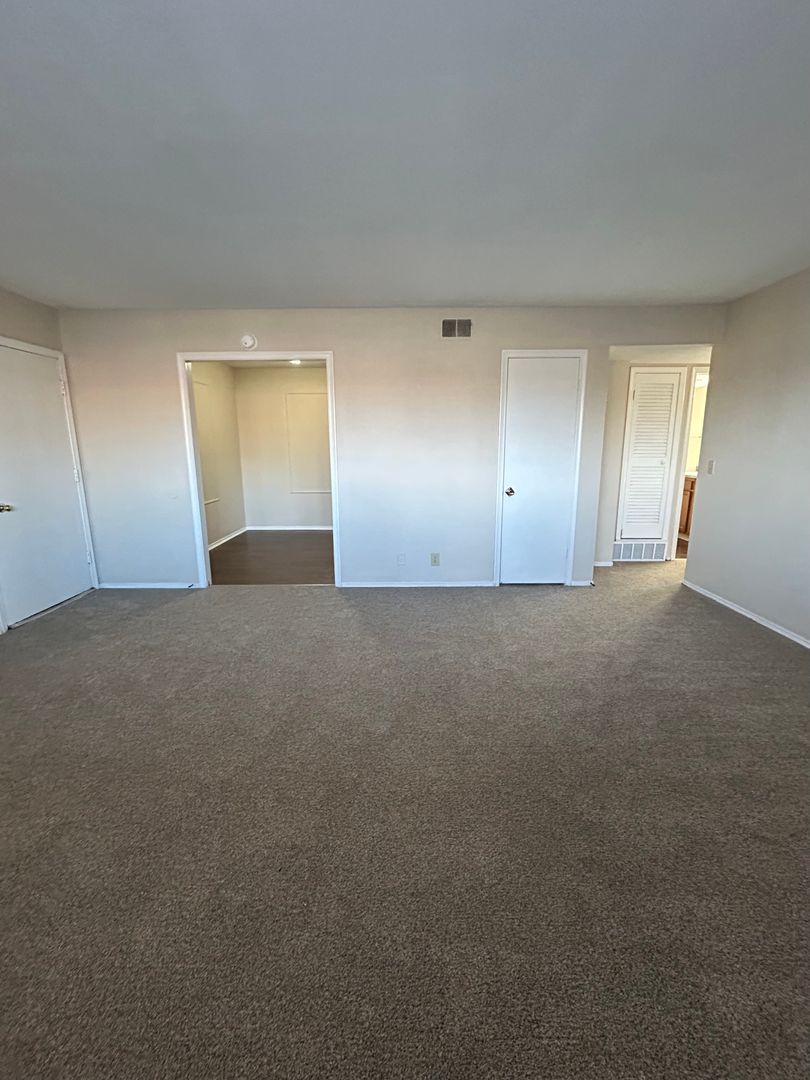 Omaha Apartment: 915 N. 48th Ave.