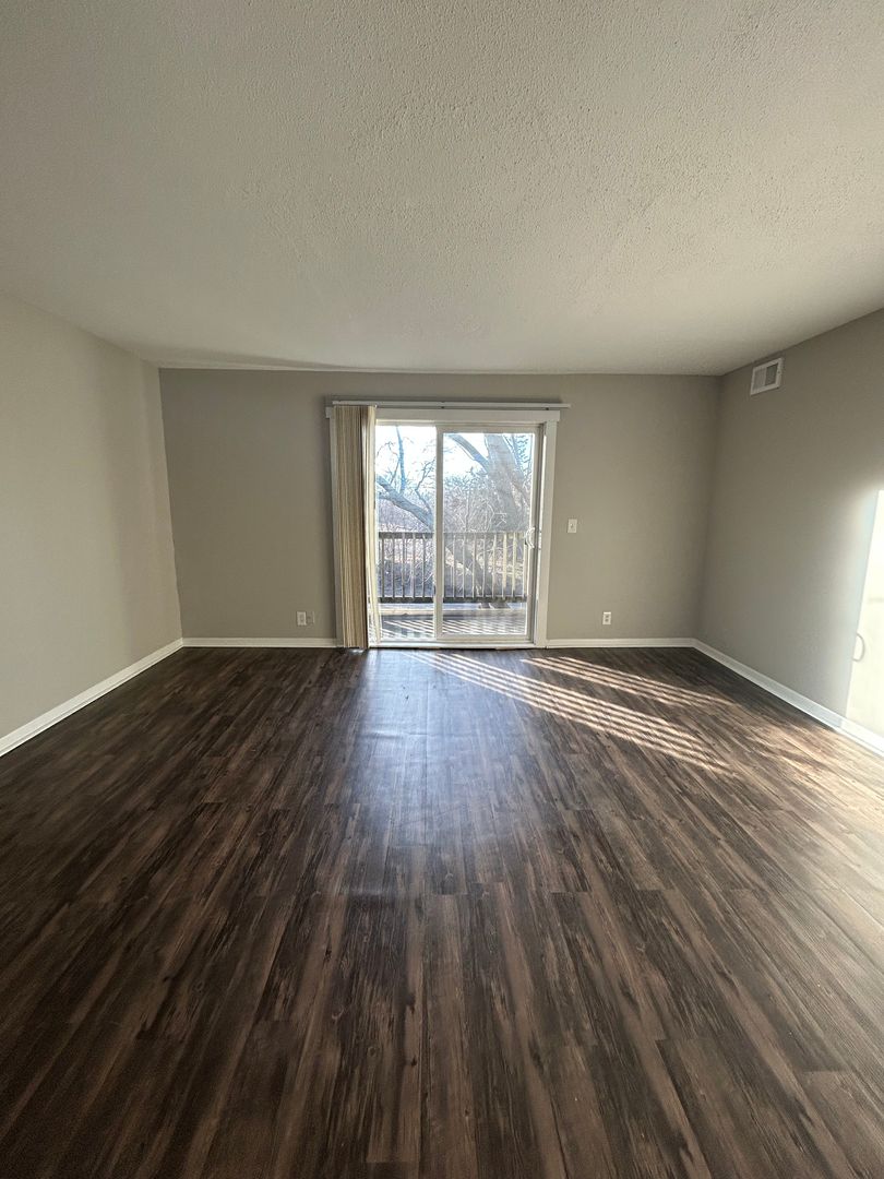 Omaha Apartment: 4730 N. 61st St.