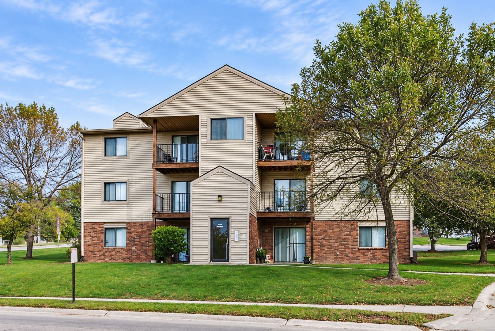 Bellevue Apartment: 4710 Virginia St.