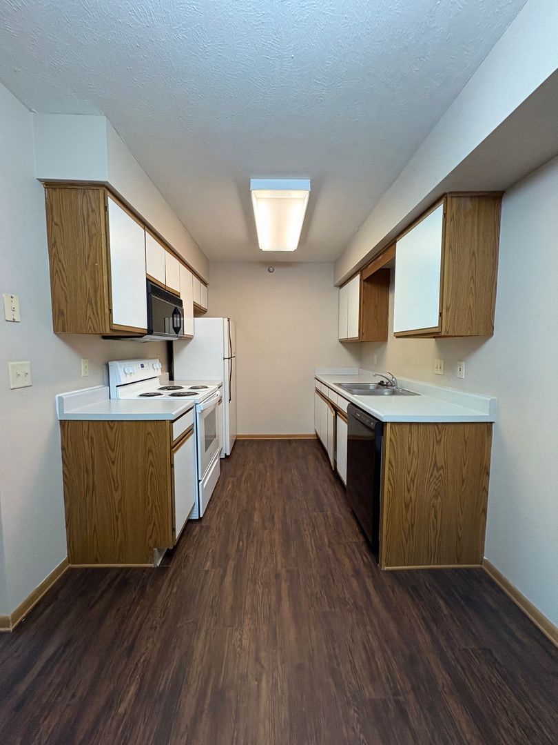 Bellevue Apartment: 4710 Virginia St.