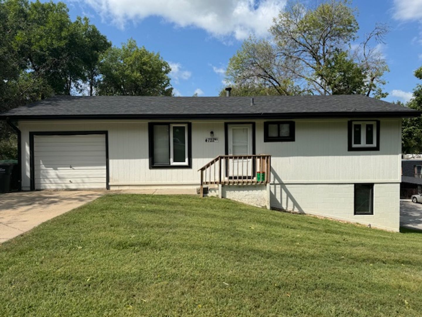 Omaha Apartment: 4722 N. 61st St.