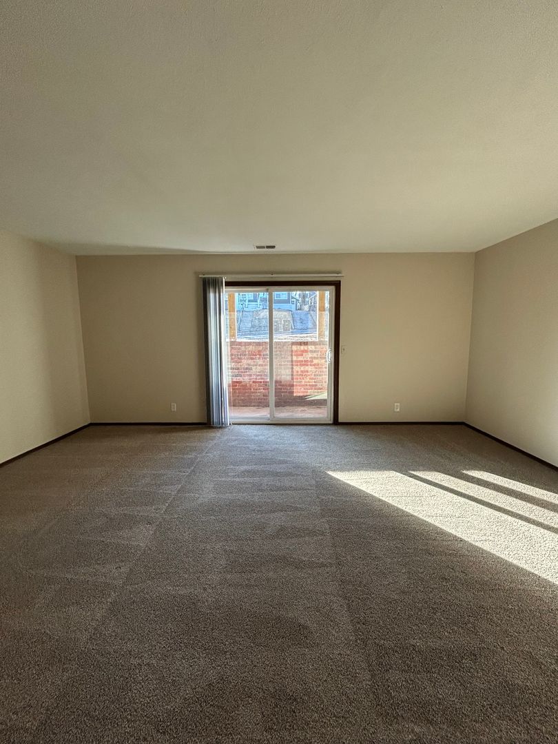 Omaha Apartment: 909 N. 48th Ave.