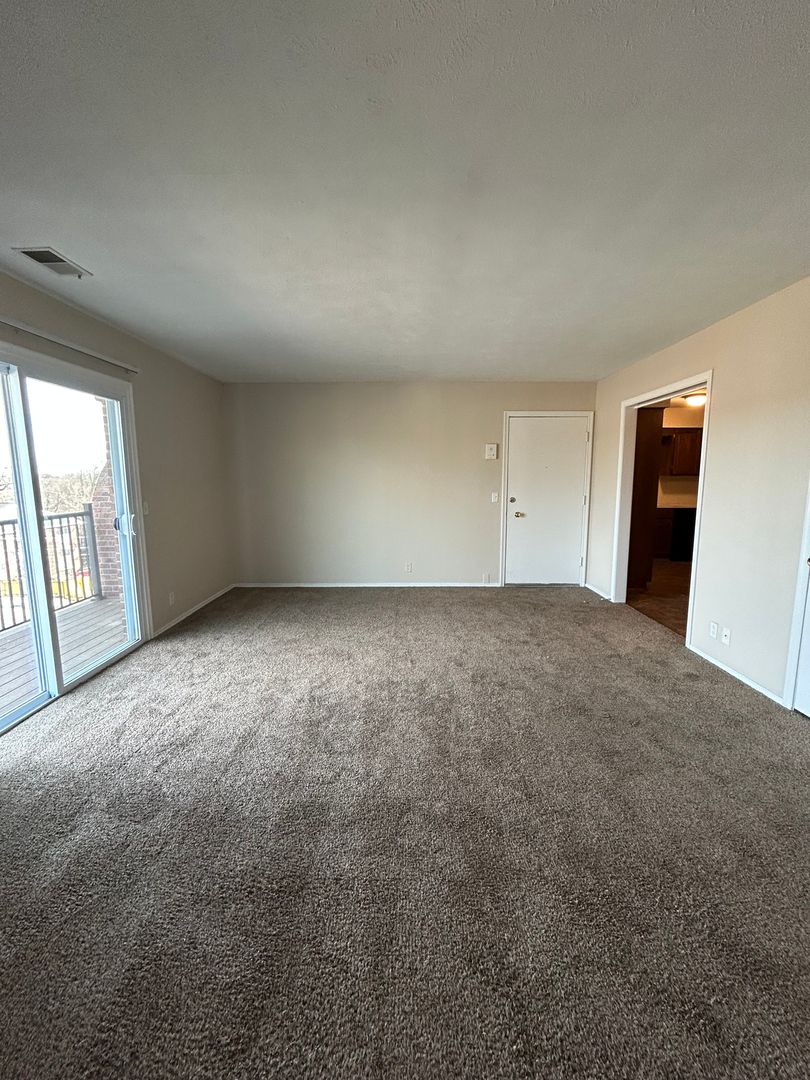 Omaha Apartment: 915 N. 48th Ave.