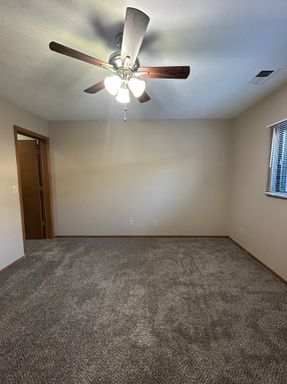 Your Perfect Bellevue Retreat Awaits! – photo 1