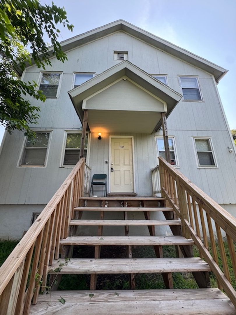 Omaha Apartment: 1937 S 12th St