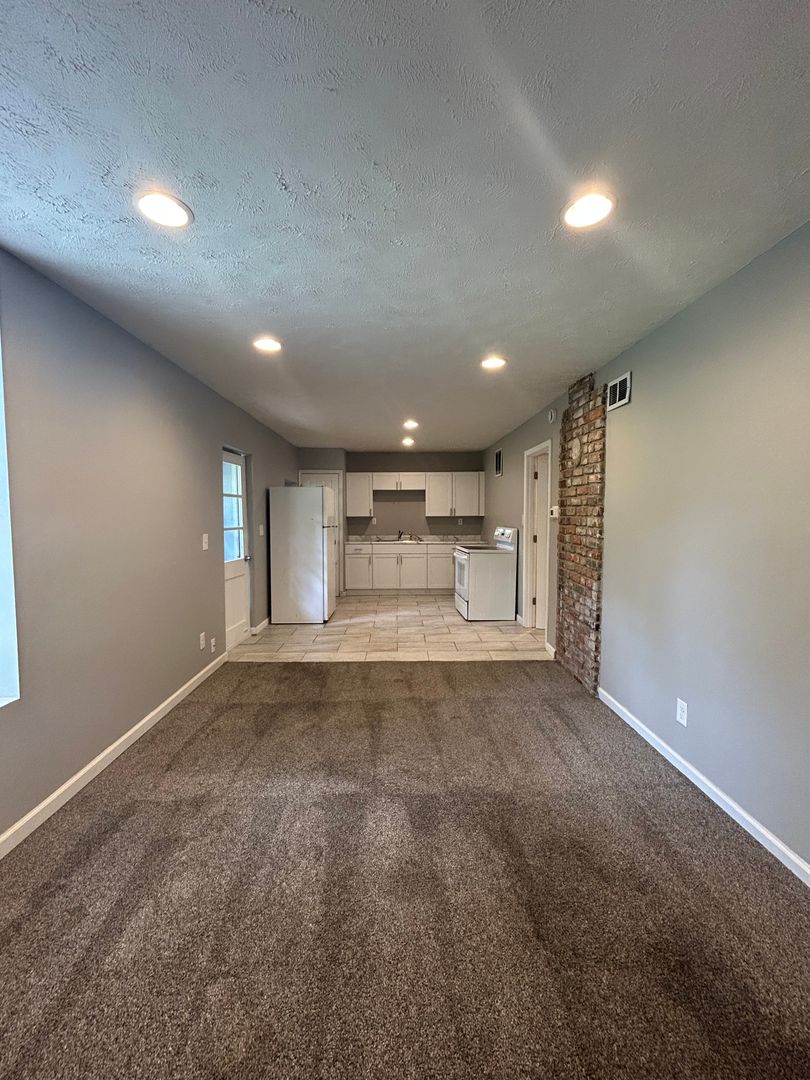 Omaha Apartment: 1101 Bancroft St.