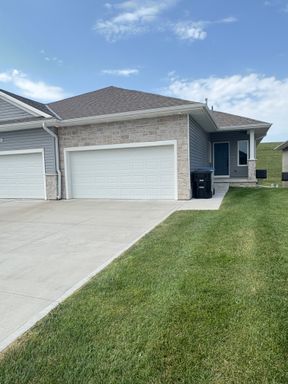 Beautiful 3Bed 3Bath Home in the Gretna School District! – photo 1