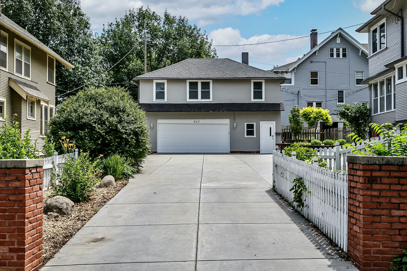 Omaha House: 307 N. 41st Ave.