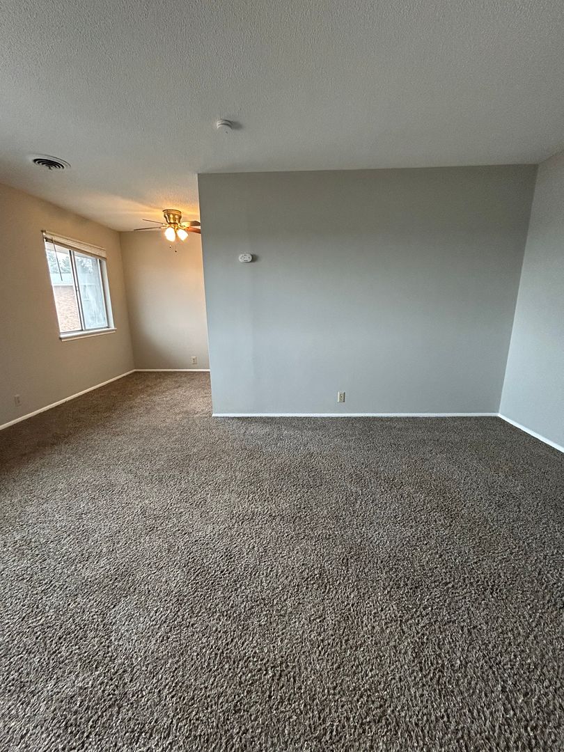 Omaha Apartment: 4619 N 56th Street