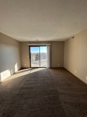 Cozy 1-Bedroom, 1-Bathroom 3rd floor with no upstairs neighbors! – photo 1