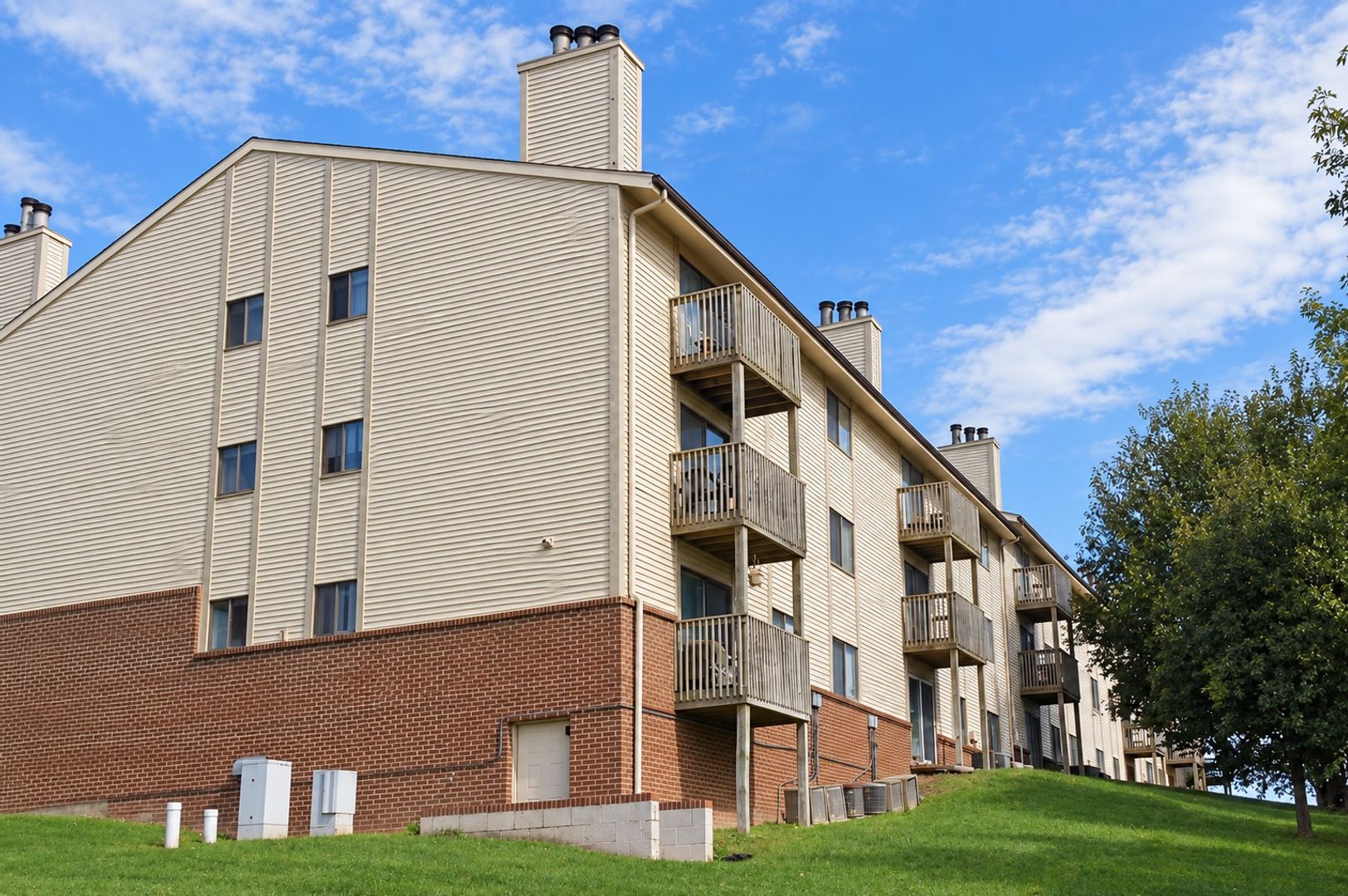 Omaha Apartment: 10919 Cottonwood Lane