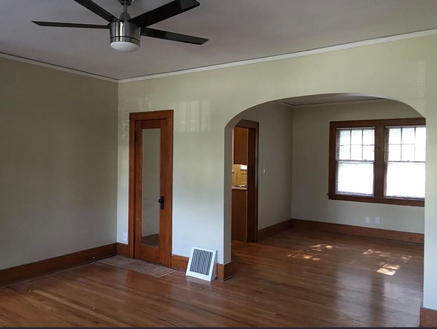 Omaha Apartment: 137 N. 33rd St.