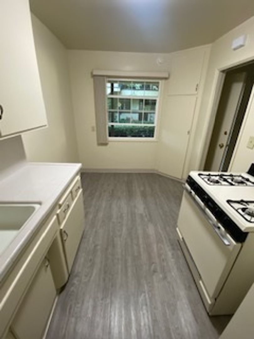 San Diego Apartment: 1037 Emerald Street