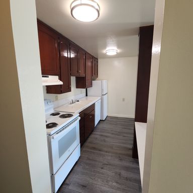 1 Bedroom End Unit For Rent – photo 1