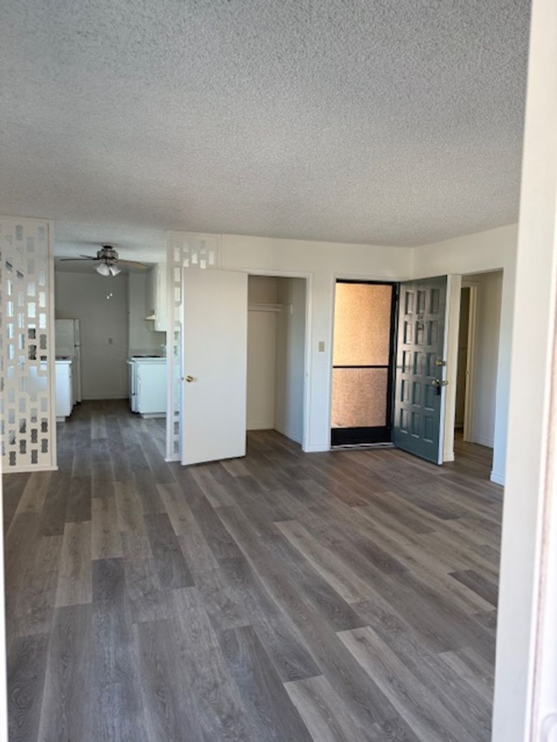 San Diego Apartment: 4863 Clairemont Mesa Blvd