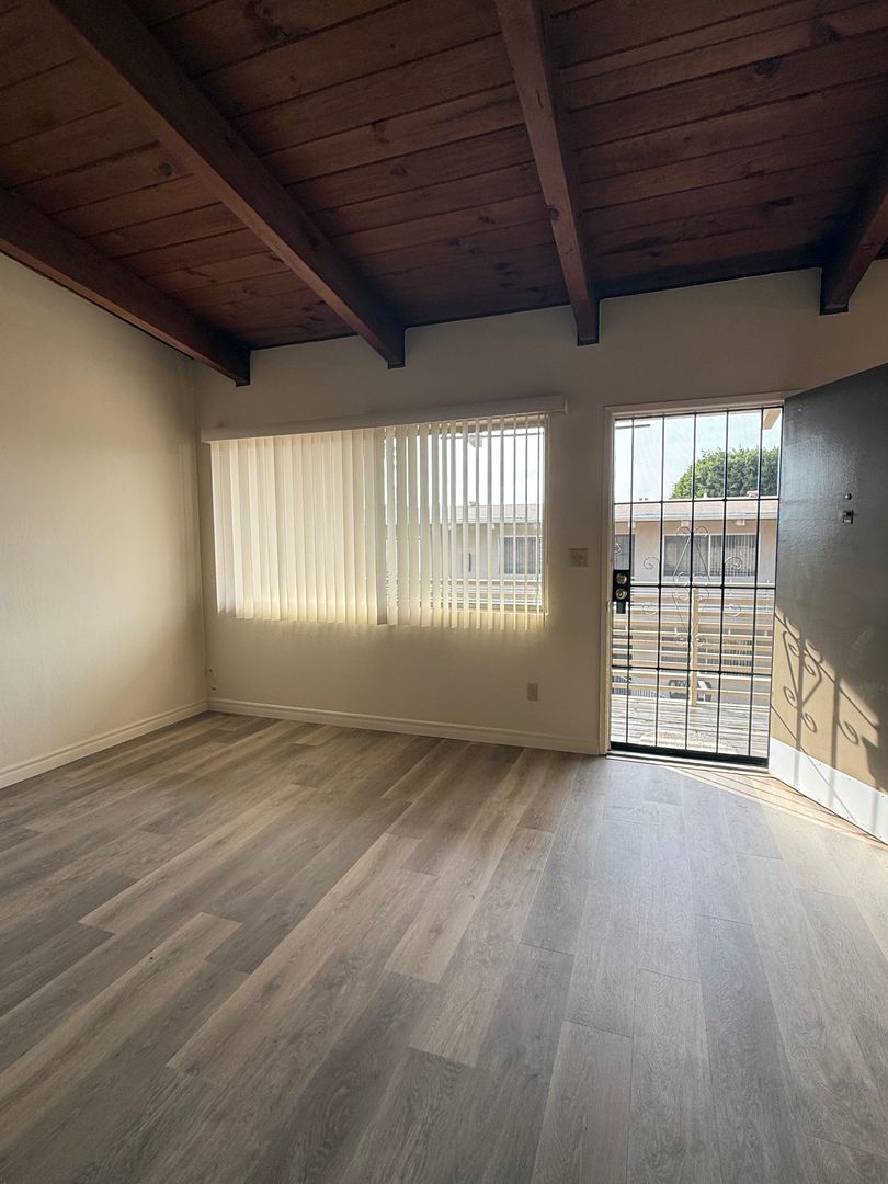 San Diego Apartment: 4386 Clairemont Mesa Blvd