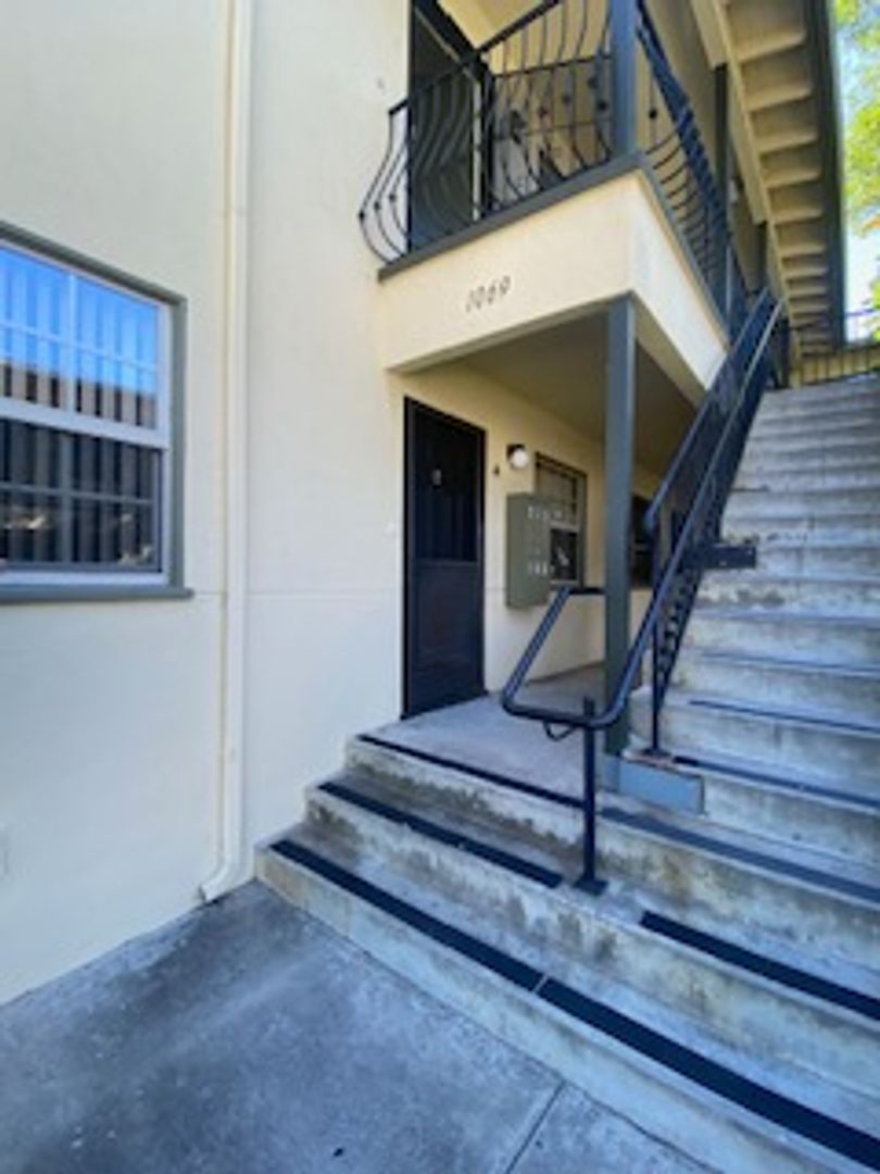 San Diego Apartment: 1037 Emerald Street