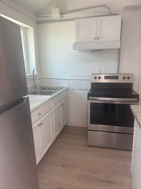 SPACIOUS STUDIO UNIT With Large Fenced Lot – photo 1