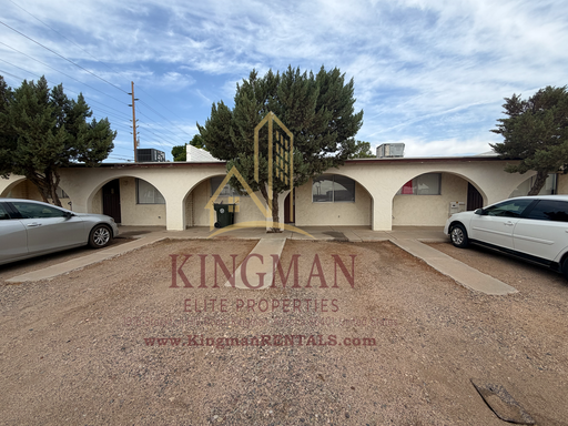 2-Bedroom Apartment with New AC, Large Private Backyard & Covered Patio – photo 1