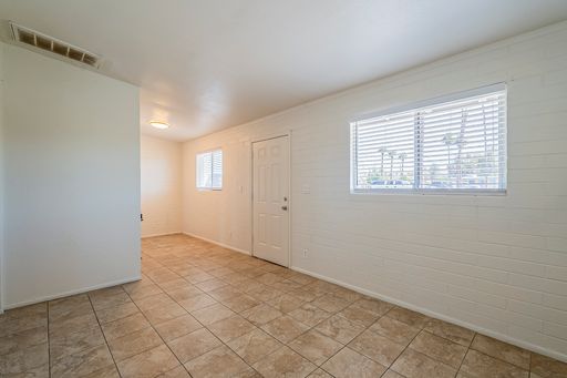 Well Maintained 2 Bed/1 Bath – photo 1