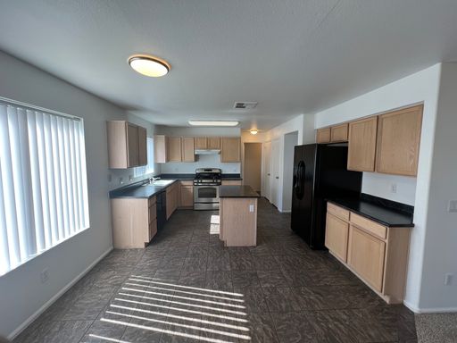 SPACE GALORE! 4 Bed/3 Bath w/Loft in Great Glendale Location – photo 1