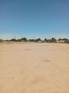 Multi-use 1+ acre lot
