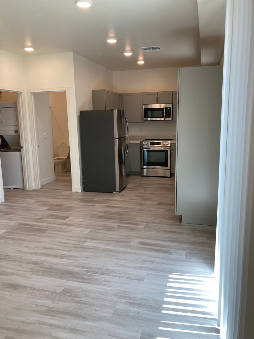 Cottonwood Apartment: 1642 E Birch