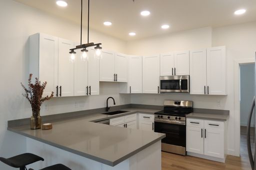 MOVE IN SPECIAL! Unique Renovated Contemporary Residence in the Heart of Phoenix – photo 1