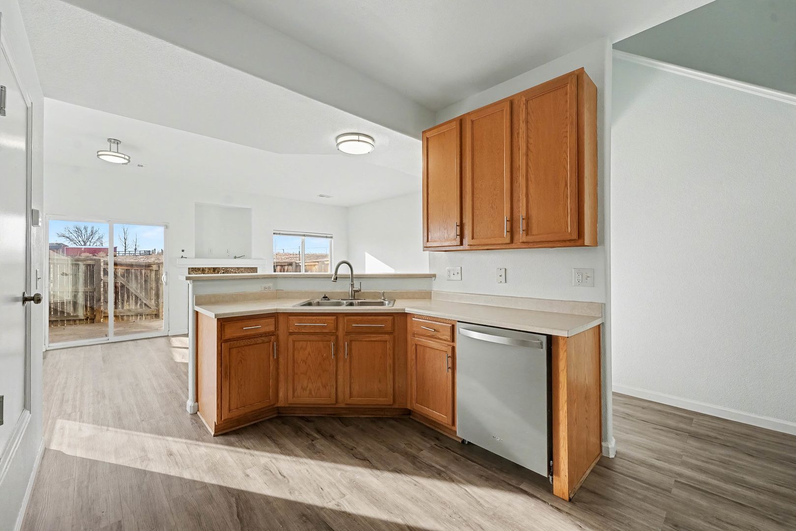 Commerce City Townhome: 14700 E. 104th Ave. Apt. 2406