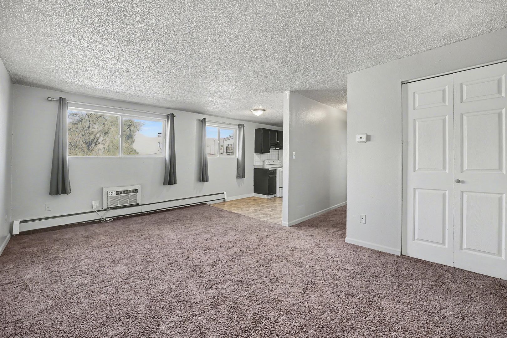 Aurora Apartment: 1908 Clinton Street