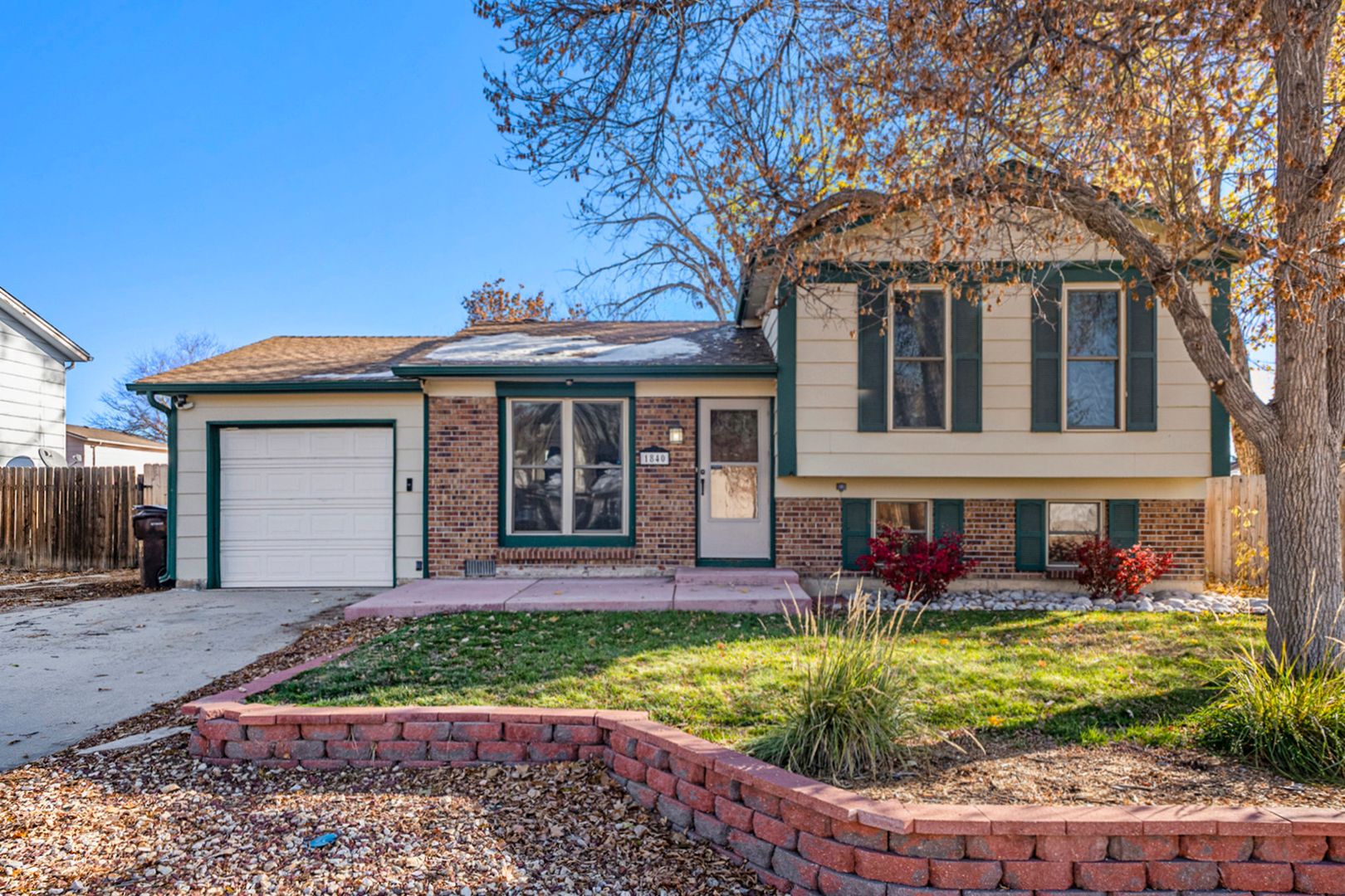Broomfield House: 1840 Elmwood Street