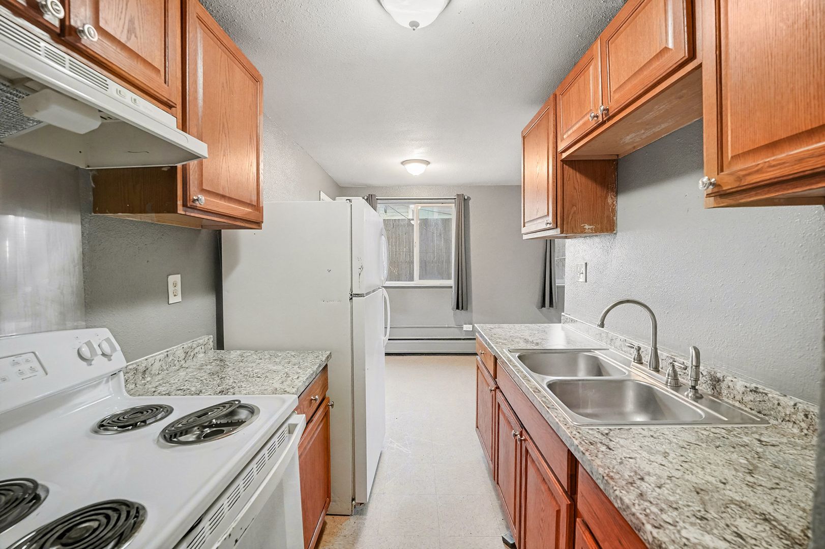 Aurora Apartment: 1600 Clinton Street