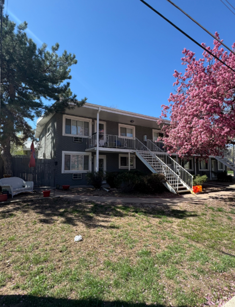 Littleton Apartment: 762 W Prentice Avenue #2