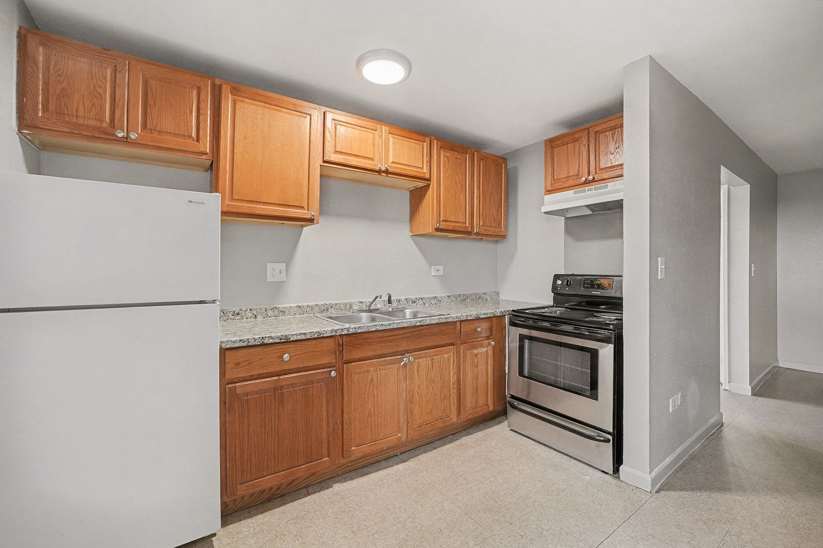 Aurora Apartment: 1600 Clinton Street