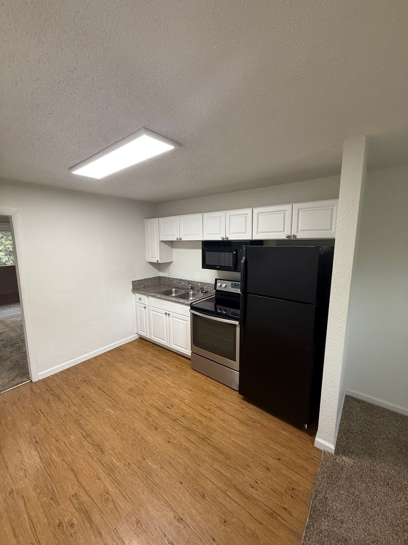 Lakewood Apartment: 721 Depew Street #10