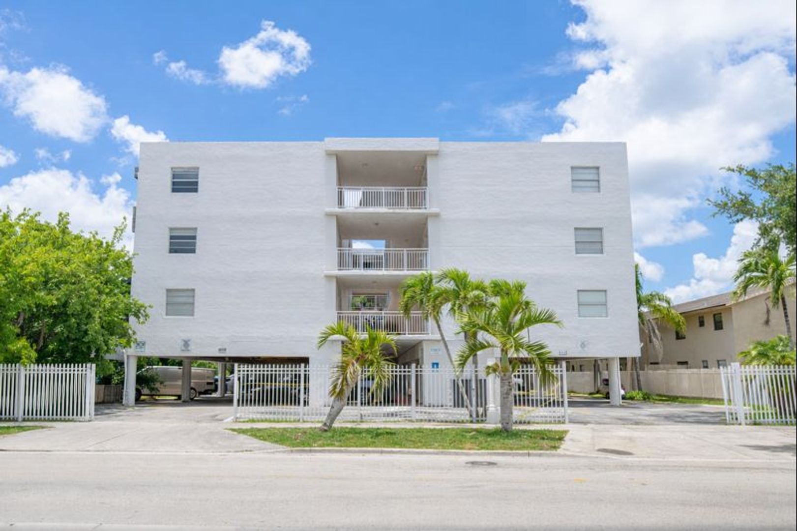 Hialeah Apartment: 1095 W 77 St