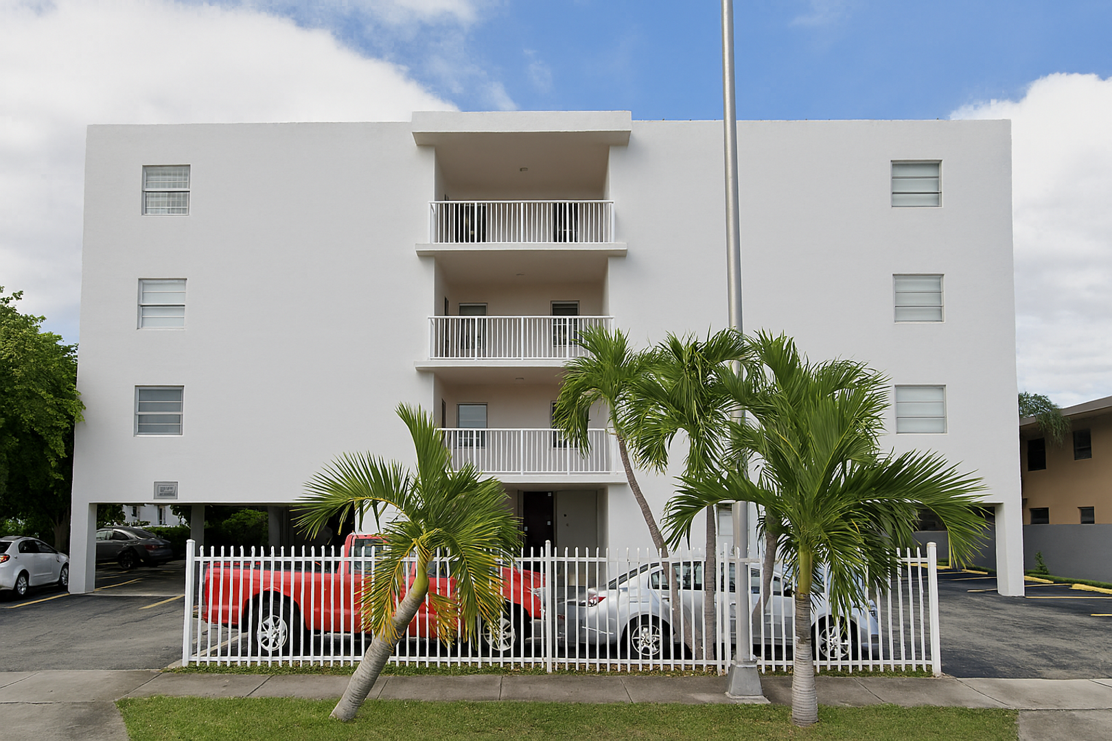 Hialeah Apartment: 1095 W 77 St