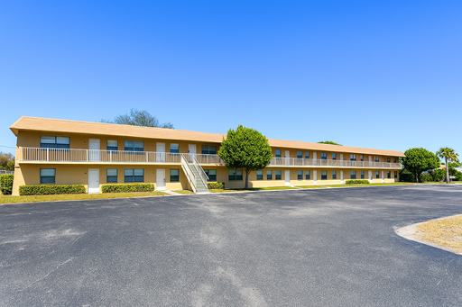 Prime location just a few blocks from the cityplace, Intercoastal, beach, restaurants - The perfect 2/1 in West Palm Beach - Special deposit $995 w/ approved credit!
