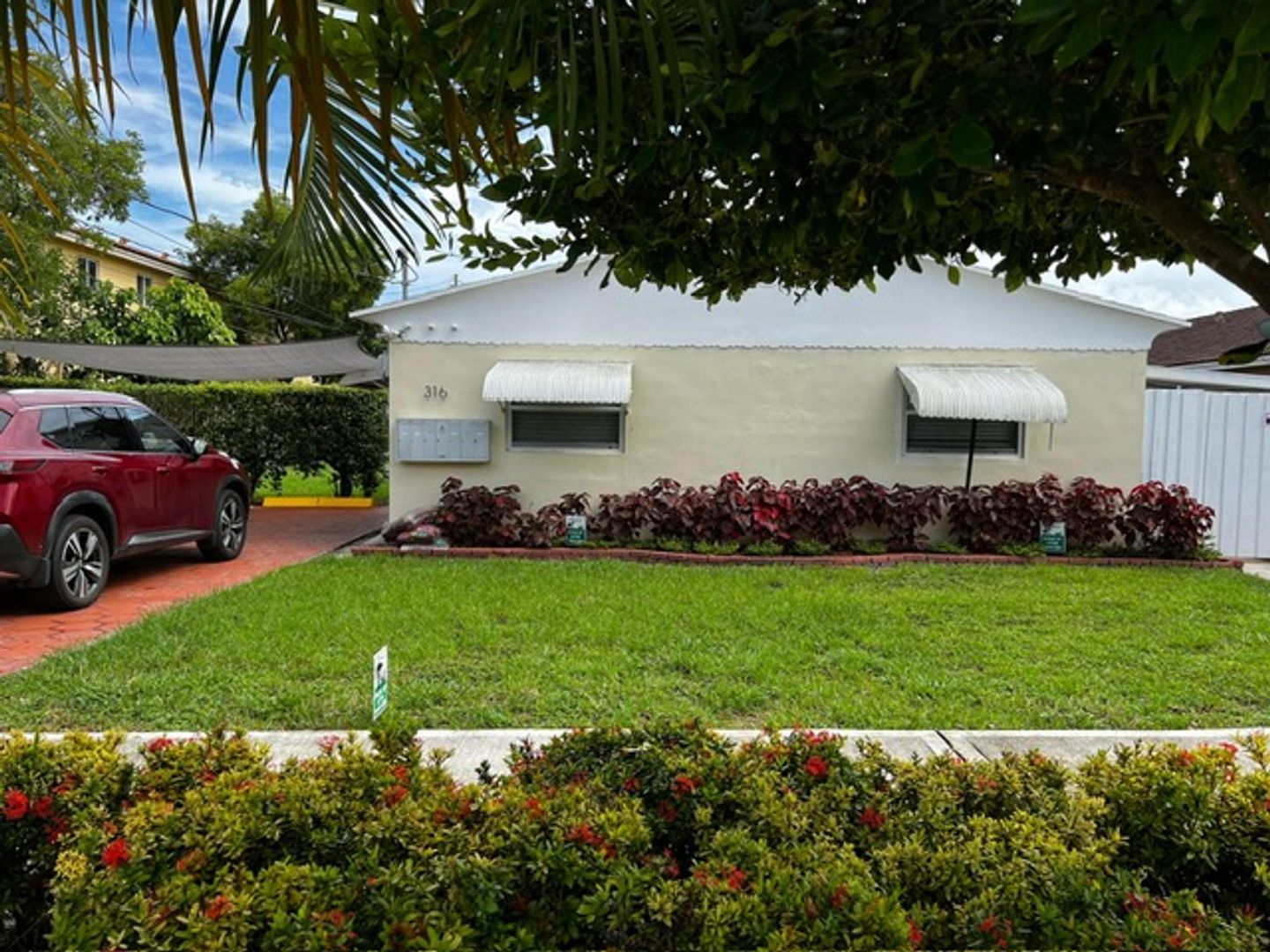 Hallandale Apartment: 316 NE 3 St