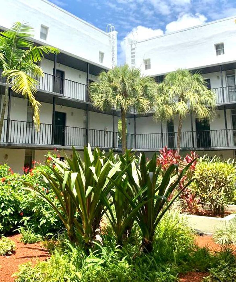 Coral Springs Apartment: 2930 Forest Hills Blvd